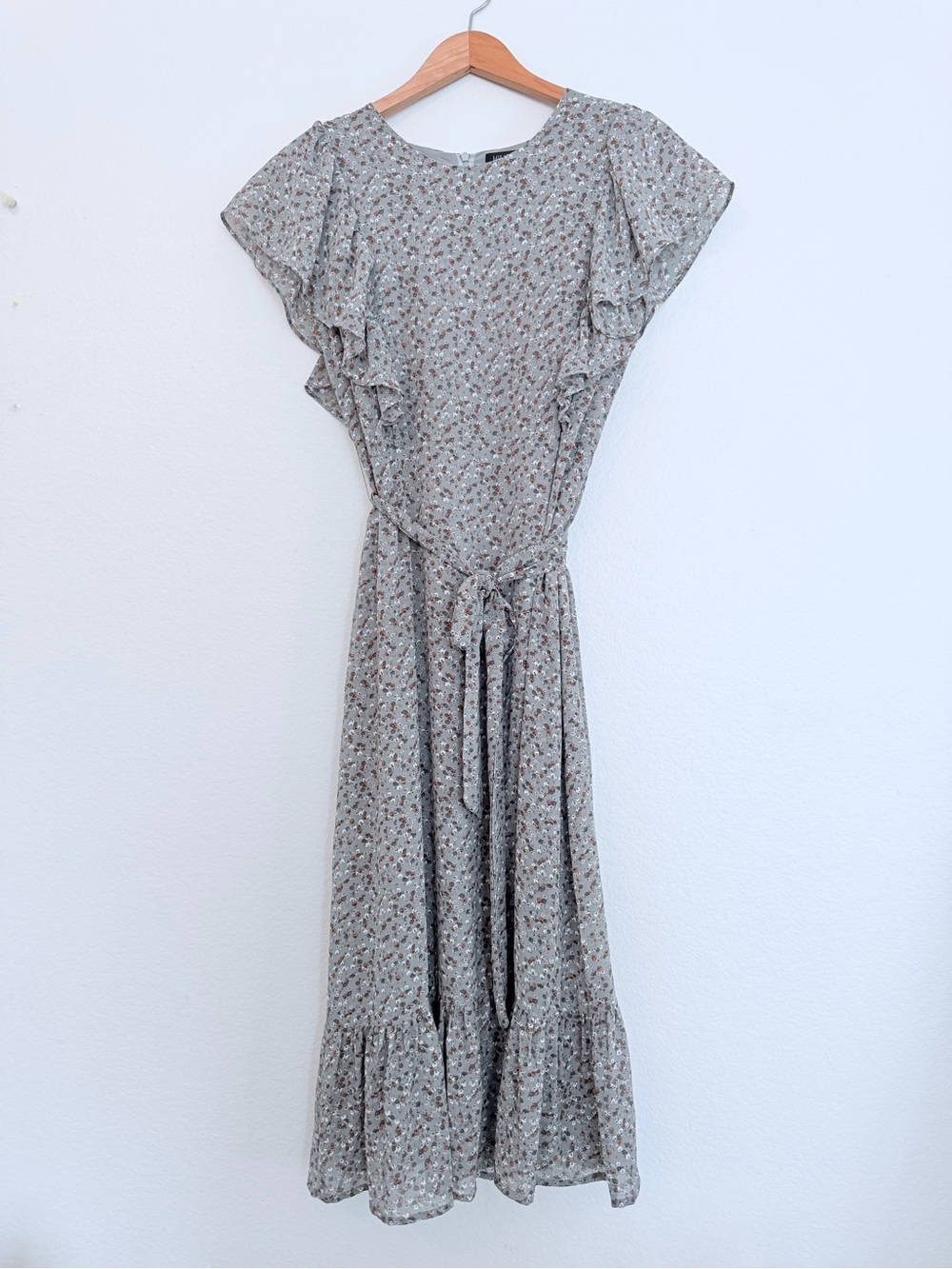 Floral Ruffle Midi Dress in Light Blue Gray Size M